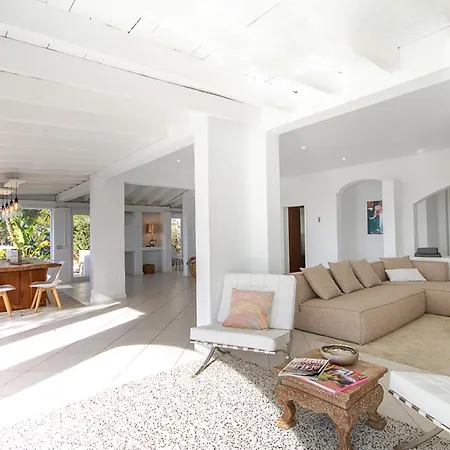 Tikal Villa *