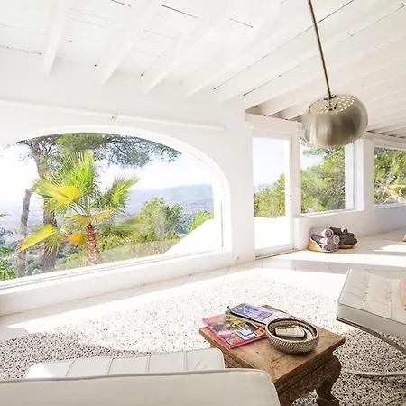 Tikal Villa *